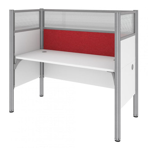 Poste de travail 63L avec babillard rouge et panneaux de confidentialité hauts